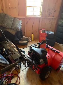 Ariens 724 snow blower - Photo 2