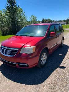 2011 Chrysler Town and Country for Sale - Photo 2