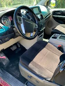 2011 Chrysler Town and Country for Sale - Photo 7