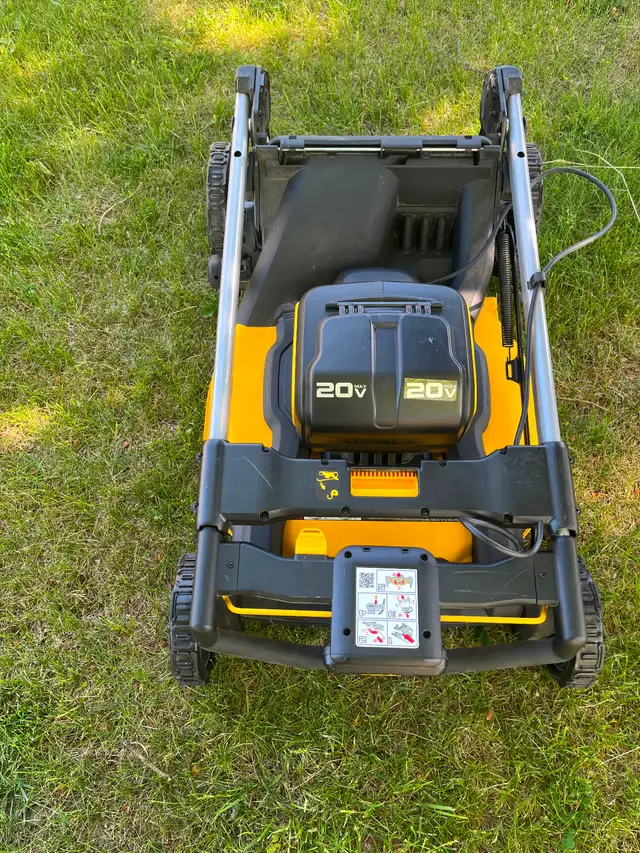 DEWALT 20V MAX 21.5-inch Electric Battery Lawnmower