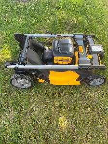 DEWALT 20V MAX 21.5-inch Electric Battery Lawnmower - Photo 2