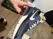 Air Max Nike size 9,5 neuf jamais porter pour 140$ négociable