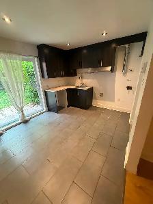 4½ RÉNOVÉ AVEC COUR, ENTRE 2 MÉTROS PAPINEAU ET FRONTENAC À PIED - Photo 2