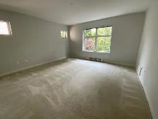3 Bed 1 Den   2.5 Bath Colborne Lane Townhouse for Rent ! - Photo 4