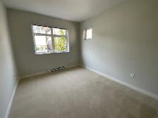 3 Bed 1 Den   2.5 Bath Colborne Lane Townhouse for Rent ! - Photo 5