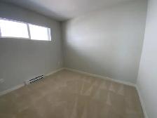 3 Bed 1 Den   2.5 Bath Colborne Lane Townhouse for Rent ! - Photo 7