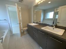 3 Bed 1 Den   2.5 Bath Colborne Lane Townhouse for Rent ! - Photo 8