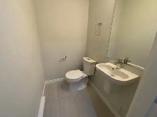3 Bed 1 Den   2.5 Bath Colborne Lane Townhouse for Rent ! - Photo 9