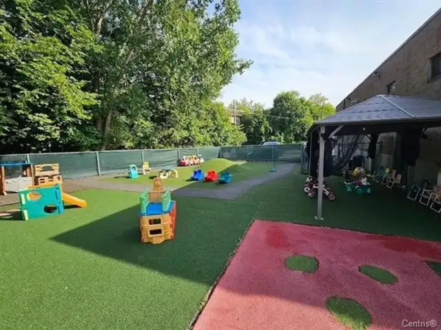 local COMMERCIAL  de 4500 pieds completement aménagé 7500$