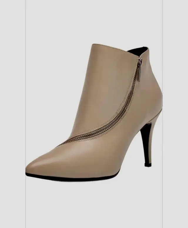 ⭐️NEW⭐️Leather Booties-womens size 10-11