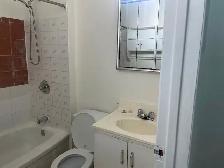 Private Room  near Dufferin st TTC subway in Downtown Toronto - Photo 7