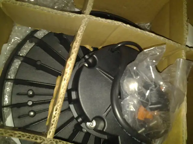 LED UFO High Bay Light – 240W Dimmable (Model HBS-240WD)This is
