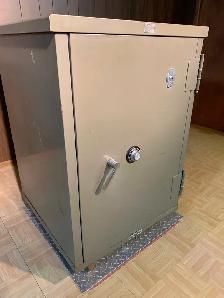 FREE Vintage Remington Rand Commercial Safe – Professional Move