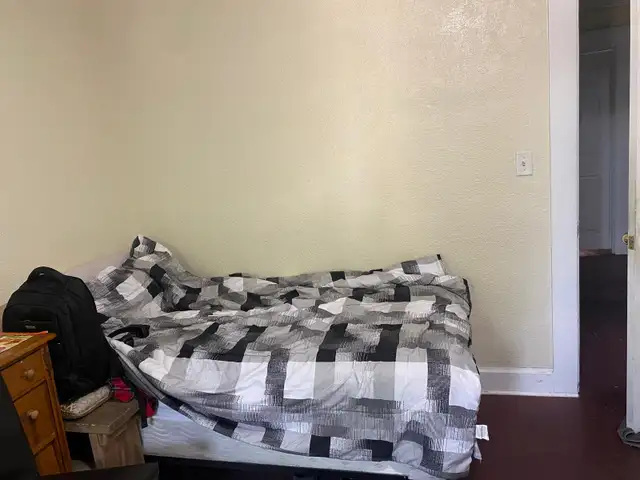 Shared Room for rent. Rent per month: 450$.