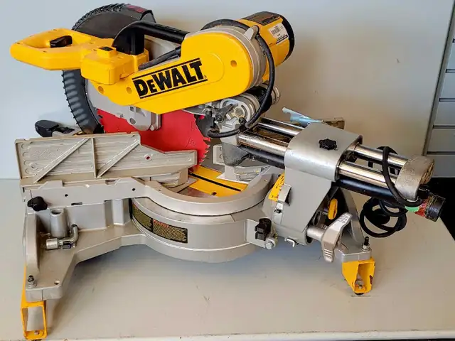 Dewalt 12' Double Bevel Sliding Miter Saw DWS780 (27650096)