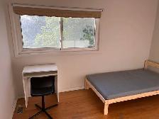 Bright Furnished Room for Rent – Applewood Heights, Mississauga - Photo 2