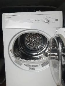 ✅ Blomberg Dryer 24' Wide 33' Height White Stacker & can deliver - Photo 2