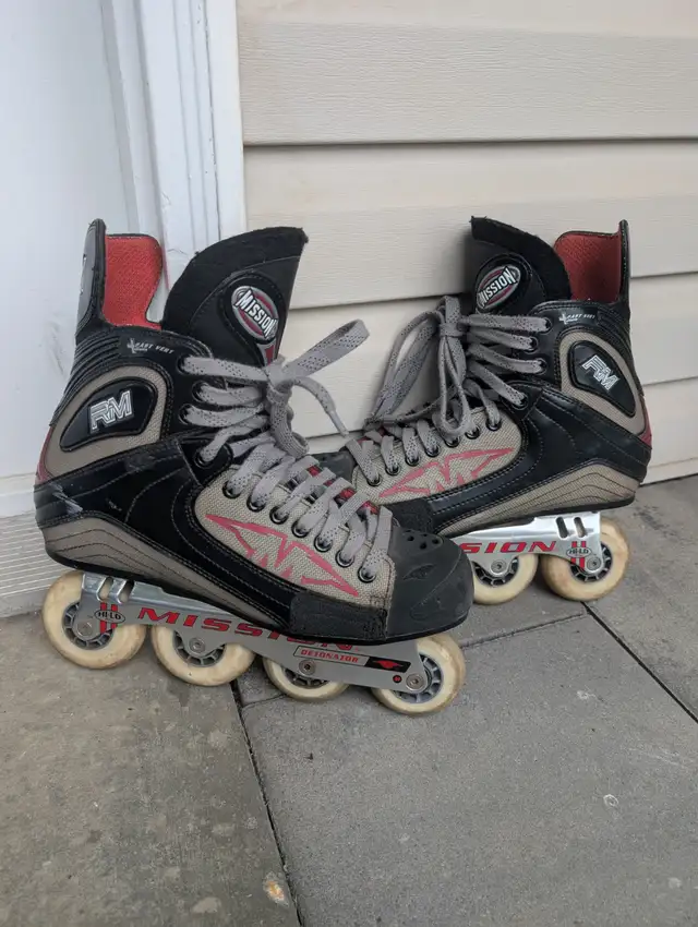 Men's size 11 hockey rollerblades