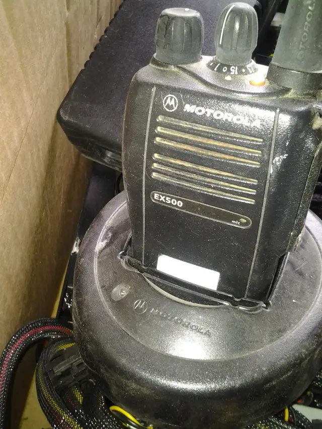 Motorola EX500 VHF 136-174 MHz 16CH Two Way Radio AAH38KDC9AA3AN