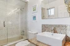 Room with private washroom of A Girl - Photo 3
