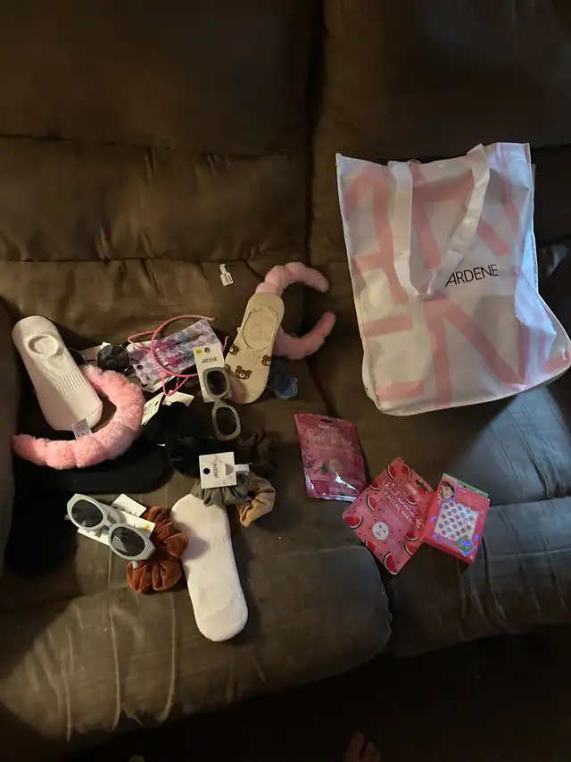 bunch of Ardens stuff comes with bag