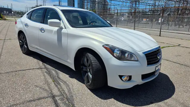 2013 Infiniti M37 M37x S - LOW KMS- INCREDIBLE CONDITION- CERTIF