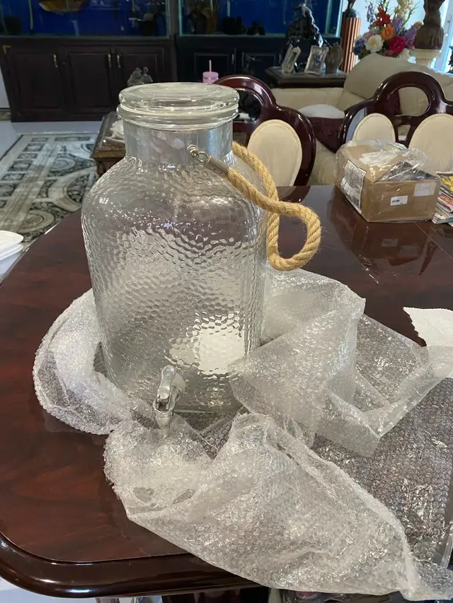 2 and half Gallon Dispansher