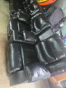 2 Ashley couches $1100 - Photo 2
