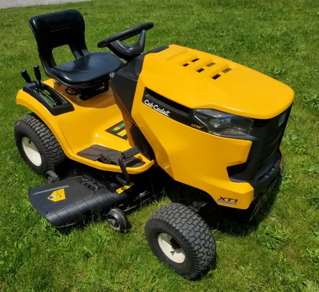 XT1 Cub Cadet with LT42' Deck Lawn tractor