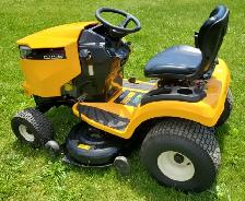 XT1 Cub Cadet with LT42' Deck Lawn tractor - Photo 2