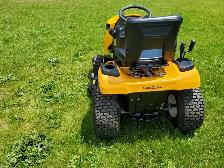 XT1 Cub Cadet with LT42' Deck Lawn tractor - Photo 4