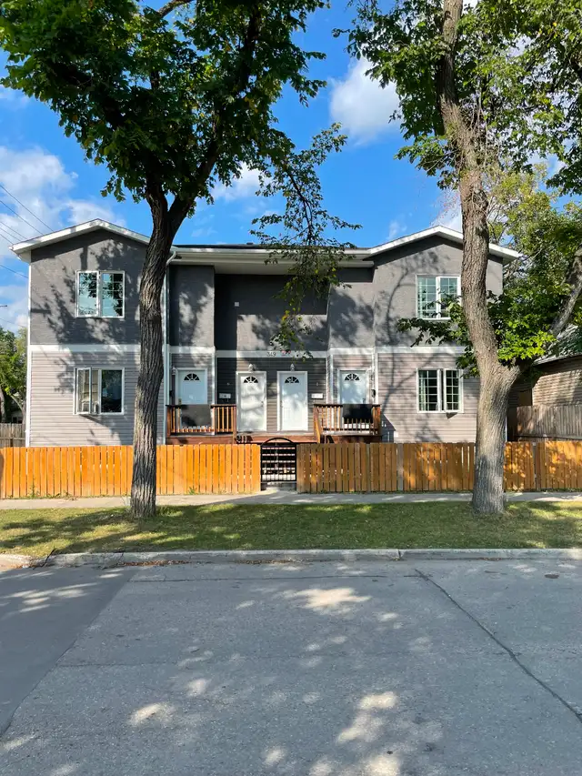 Large 3 bedroom 2 bathroom townhouse $1550 per month