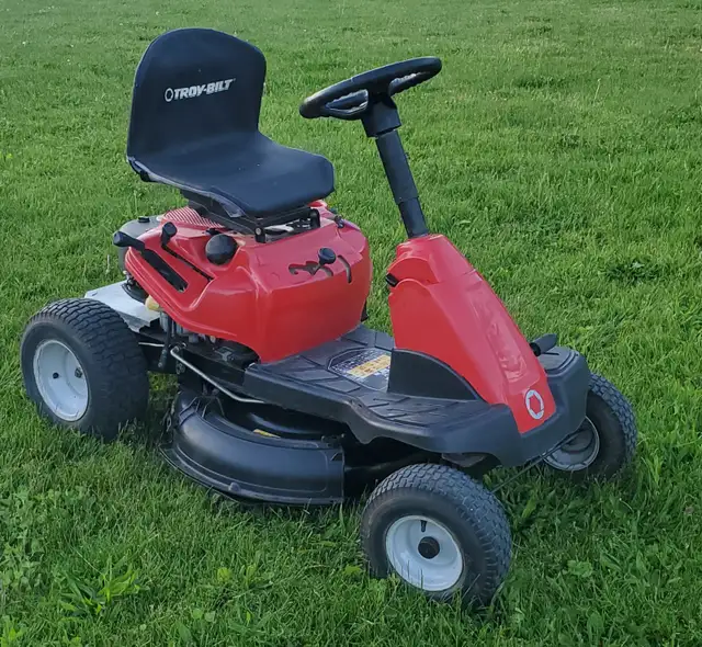 Troy-Bilt 30-in Lawn Tractor