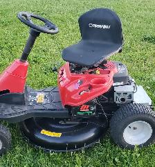 Troy-Bilt 30-in Lawn Tractor - Photo 3