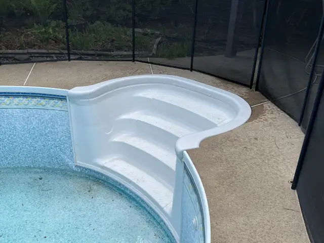 Accessoires et équipements de piscine creusée