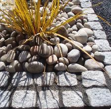 Cobblestone pavers  - West coast speckled granite - Photo 4