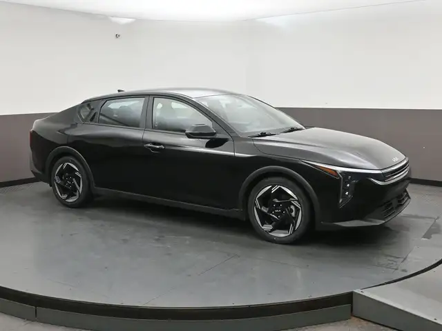 2025 Kia K4 EX HEATED SEATS | ALLOY WHEELS | LOW MILEAGE & MORE!