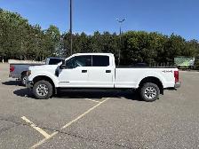 2022 Ford Super Duty F-350 SRW XLT Crew Cab 8' Box 4WD | No - Photo 2