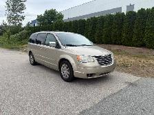 2009 Chrysler Town & Country 4dr Wgn Touring - Photo 2