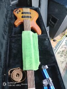 Yamaha 5 string Bass - Photo 3