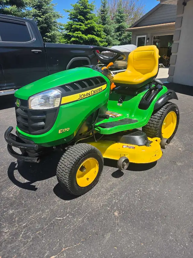 john deere e170 48' lawn tractor