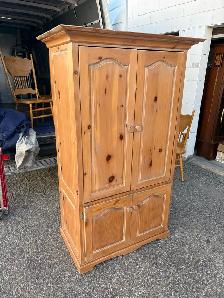 Free delivery used Wooden Armoire / Cabinet - Photo 4