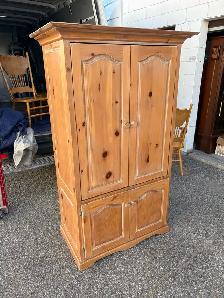 Free delivery used Wooden Armoire / Cabinet - Photo 5