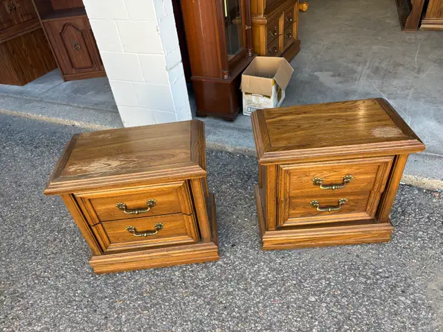 Free delivery used Victoriaville Oak Nightstands (Pair)