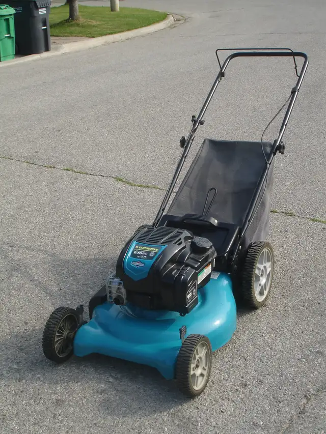LIKE NEW 3 IN 1 21' YARDWORKS EX SERIES 6.75HP/163CC LAWNMOWER!