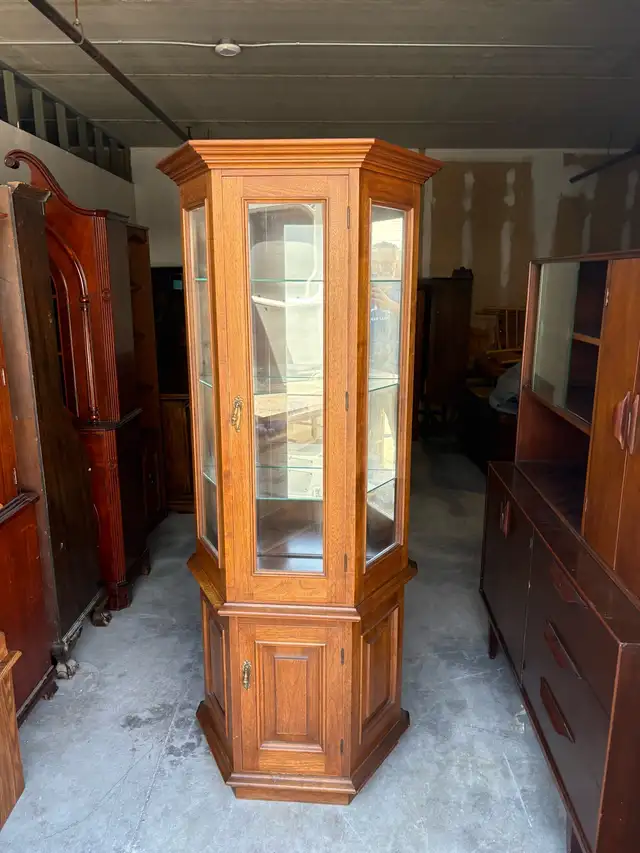 Free delivery used Wooden Display Cabinet with Glass Doors