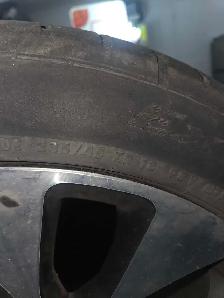 tires and alloy wheel - Photo 2