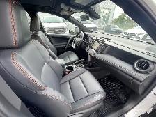 2018 Toyota RAV4 SE AWD/NAVI/CAM/LEATHER/ROOF/LOW KM - Photo 10