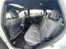 2018 Toyota RAV4 SE AWD/NAVI/CAM/LEATHER/ROOF/LOW KM - Photo 12