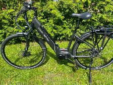 VÉLO À COURROIE / ASSISTANCE ÉLECTRIQUE